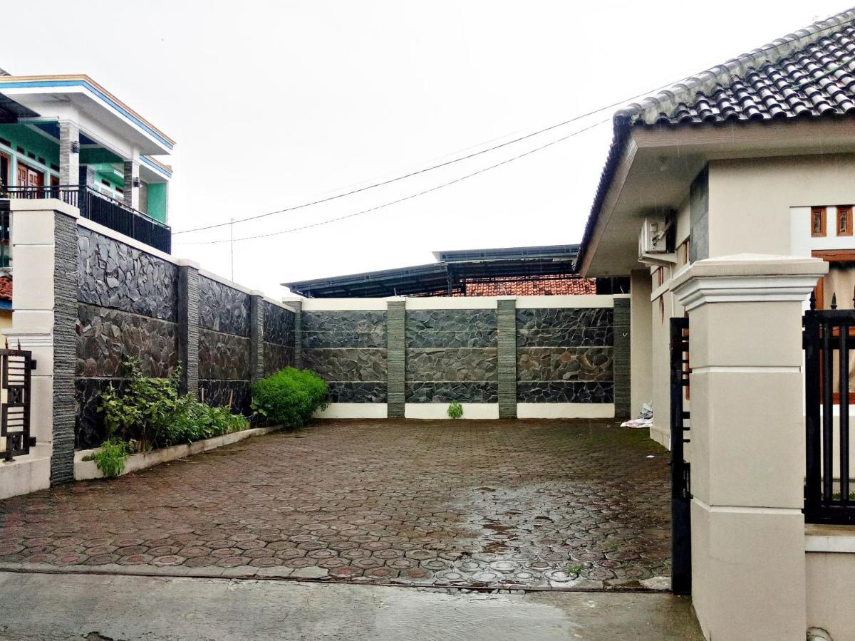 Wisma Andali Syariah Near Rsud Cideres Majalengka Exterior foto